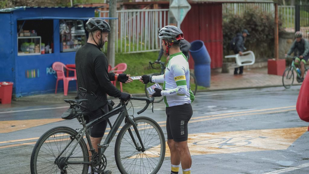 Ciclistas adventistas durante Esperanza Sobre Ruedas Quiero Vivir Sano 2025