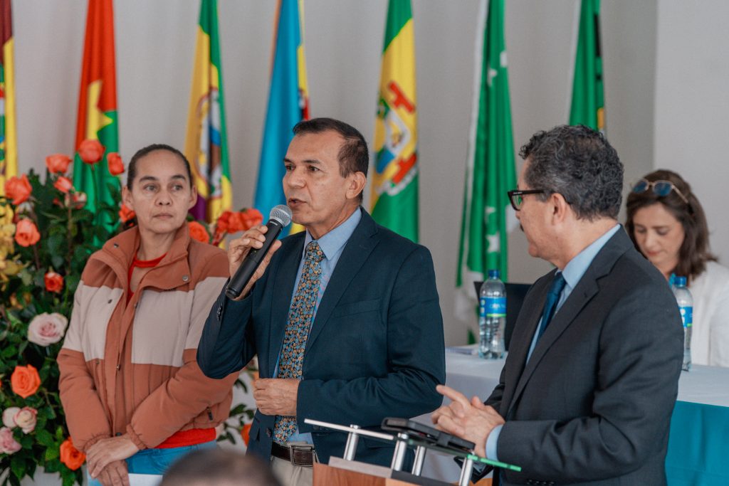 Durante la Junta Directiva celebrada el 28 de julio de 2025, el pastor Álvaro Niño compartió sus palabras de despedida como presidente de la Unión Colombiana del Sur, tras ser llamado a servir en la División Interamericana. Se activó el proceso de nombramiento de nuevos líderes en un ambiente de gratitud, oración y compromiso con la misión adventista.